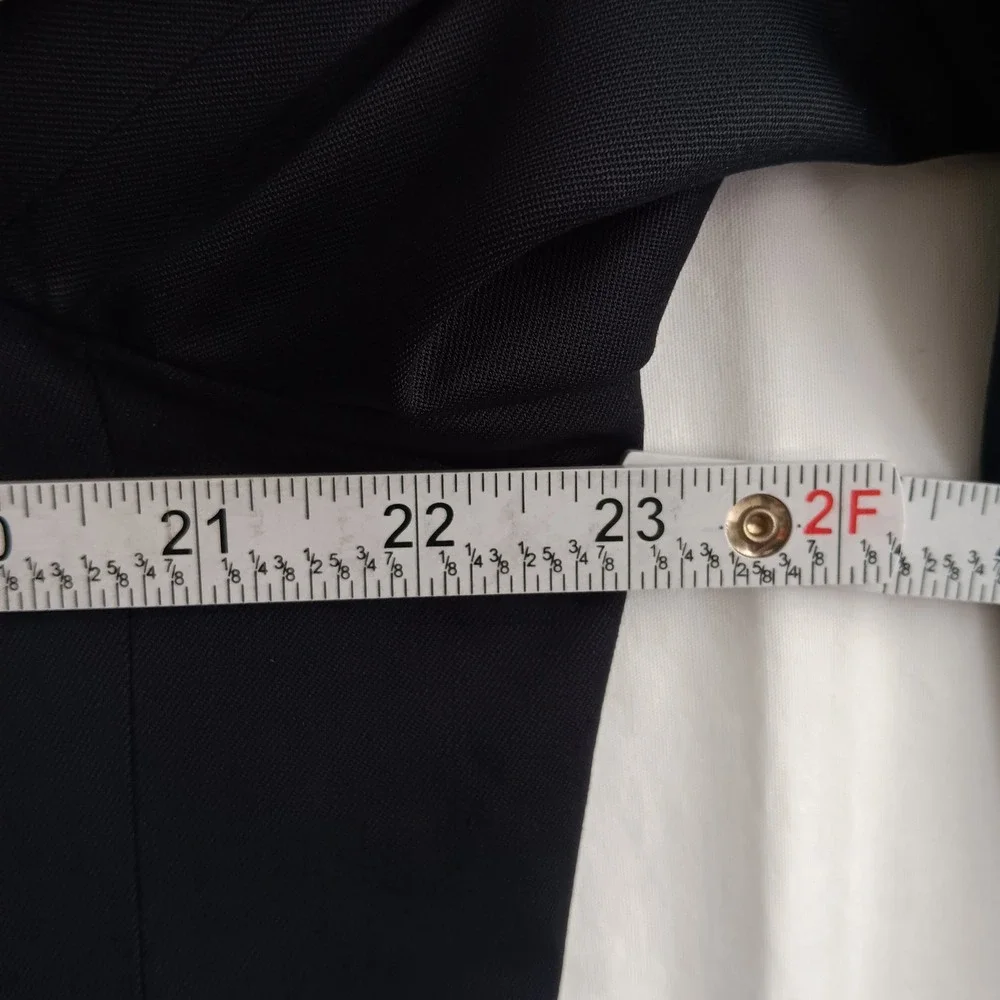 Cremieux Blazer Mens 46 Navy Blue  Made in Canada 2 Button Sport Coat